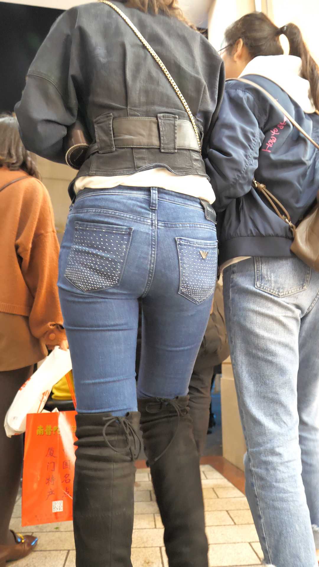 （图）牛仔饱满巨臀骆驼趾少妇