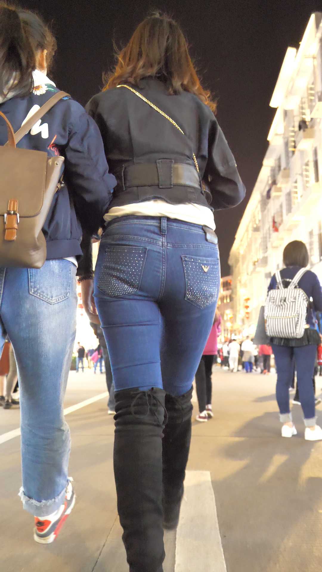 （图）牛仔饱满巨臀骆驼趾少妇