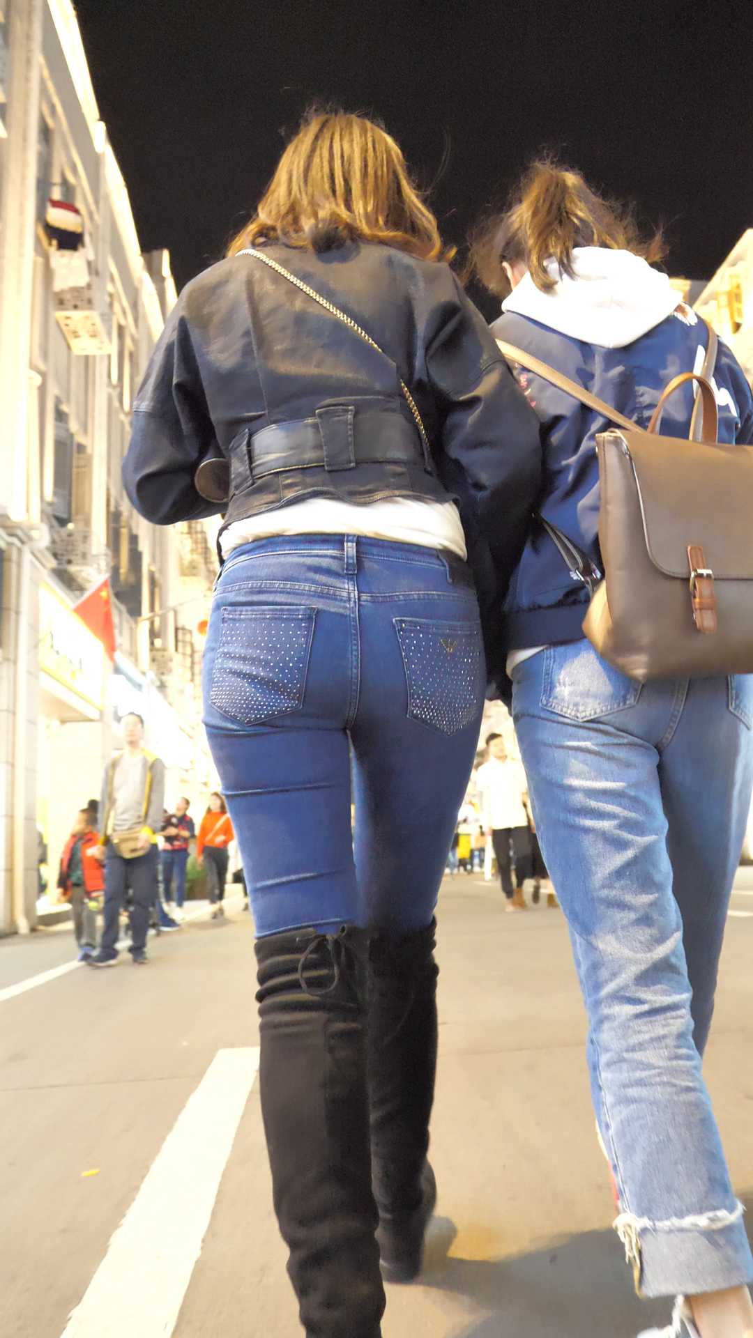 （图）牛仔饱满巨臀骆驼趾少妇