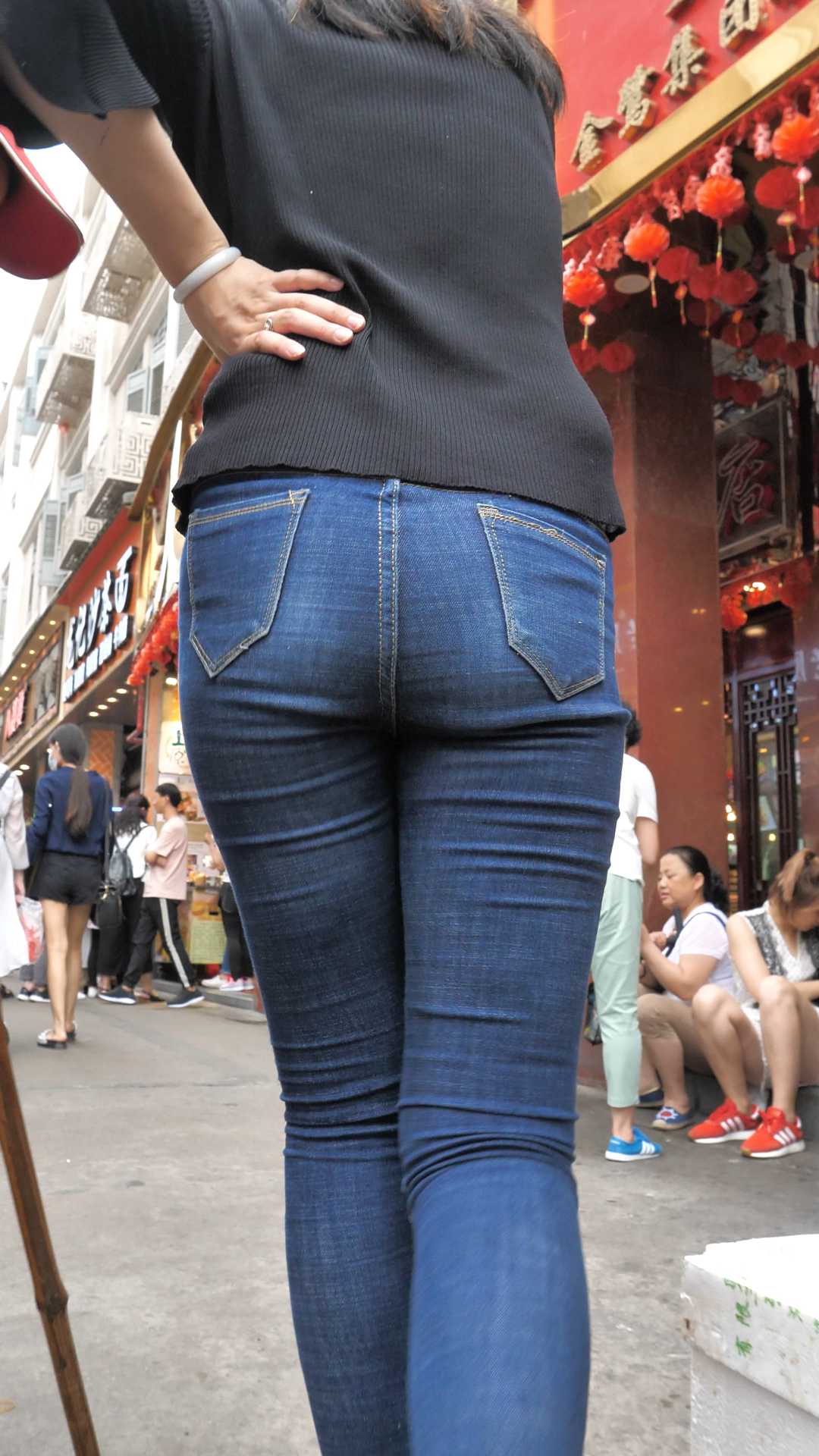 （图）性感包臀紧牛少妇配小内臀都勒变形