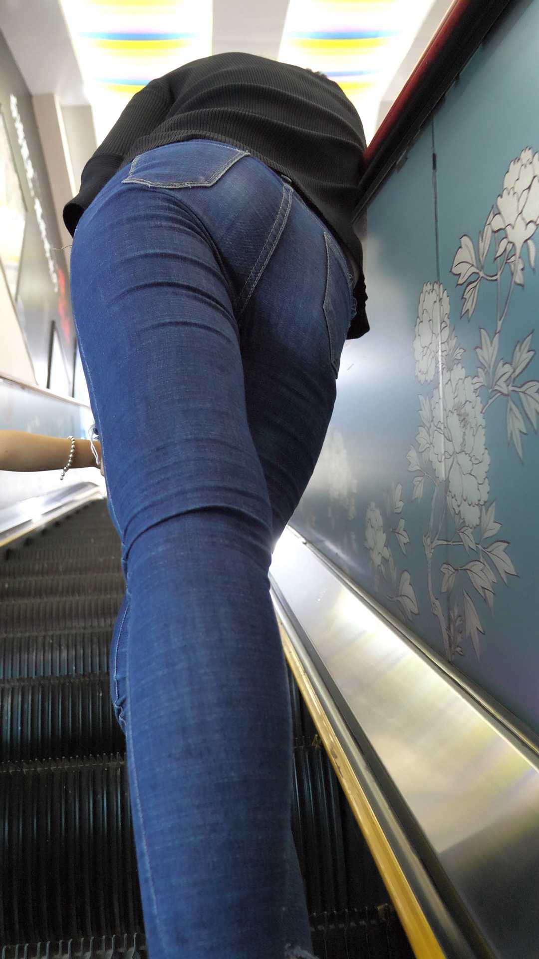 （图）性感包臀紧牛少妇配小内臀都勒变形