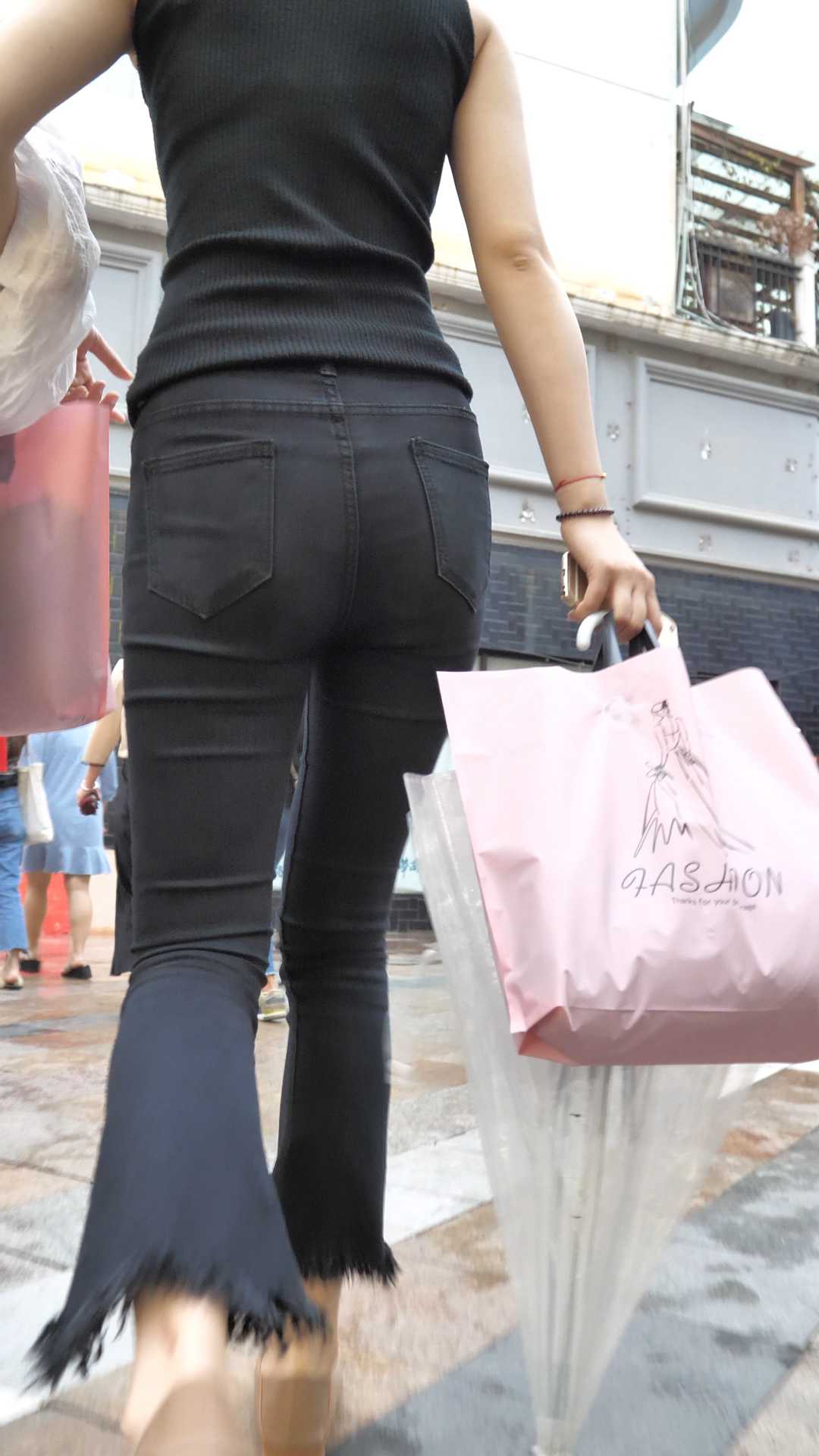 细腰黑裤大宽臀小姐姐