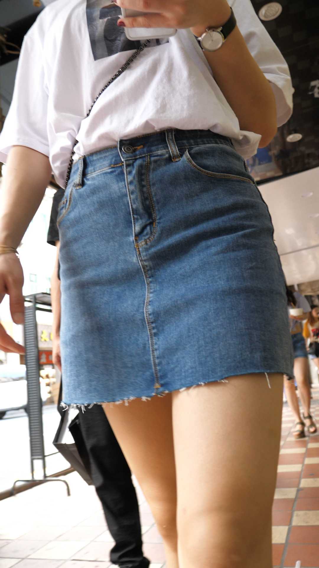 牛仔短裙长腿美女小姐姐