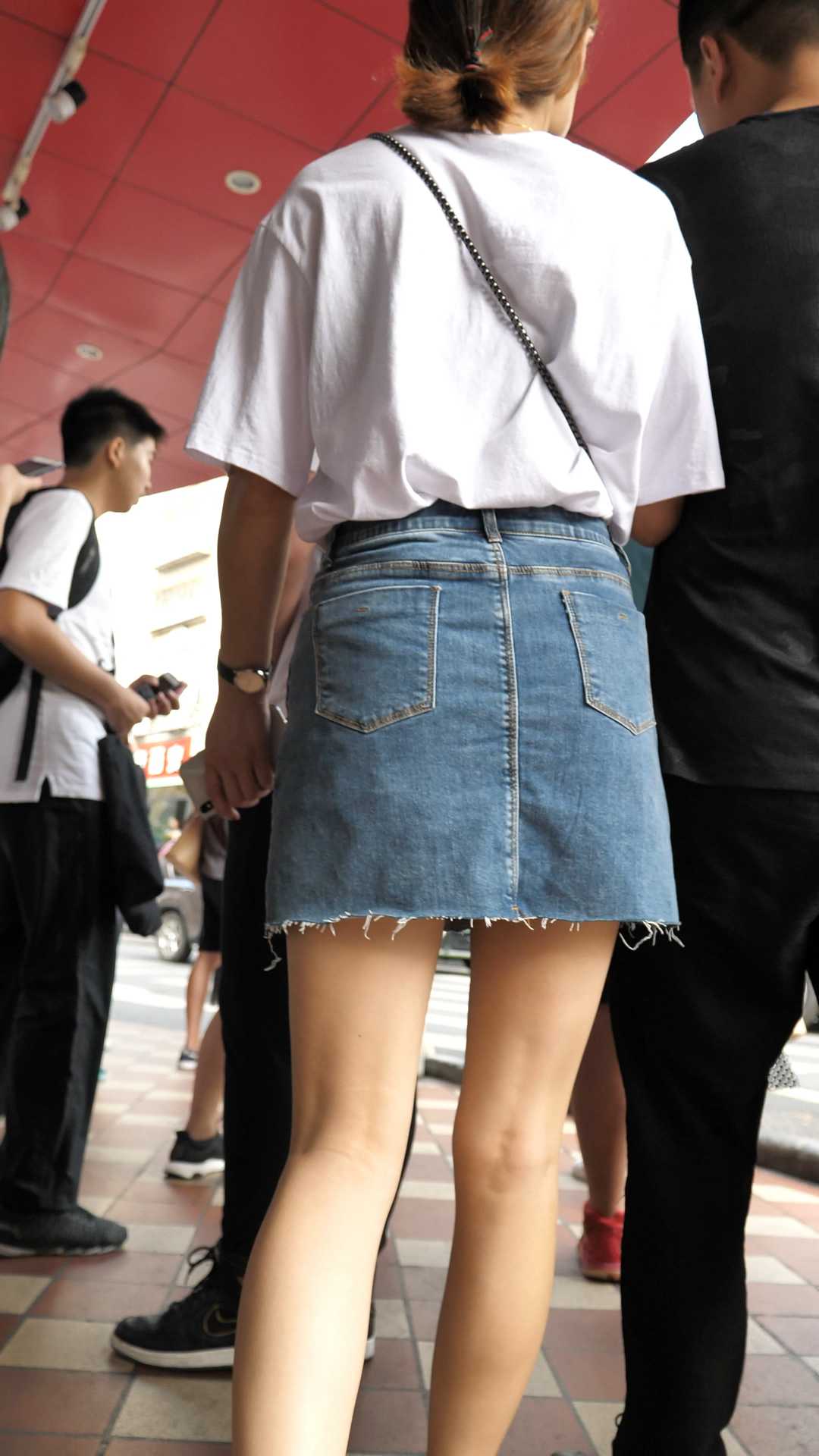 牛仔短裙长腿美女小姐姐