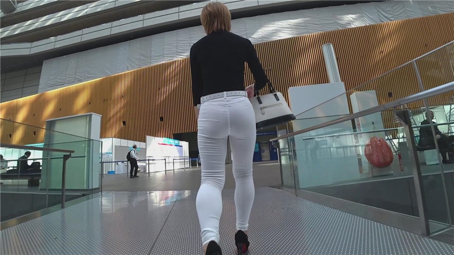 白色破洞紧身裤高跟OL[1.39G/MP4]