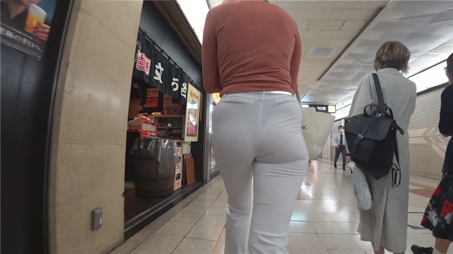 白裤紧身妹子[1.41G/MP4]