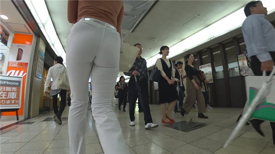 白裤紧身妹子[1.41G/MP4]