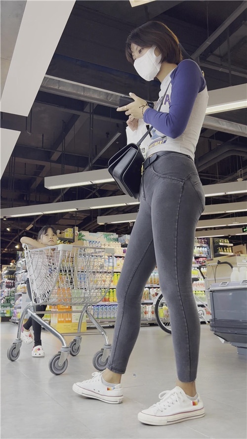 黑牛短发美女[2.4G/MP4]