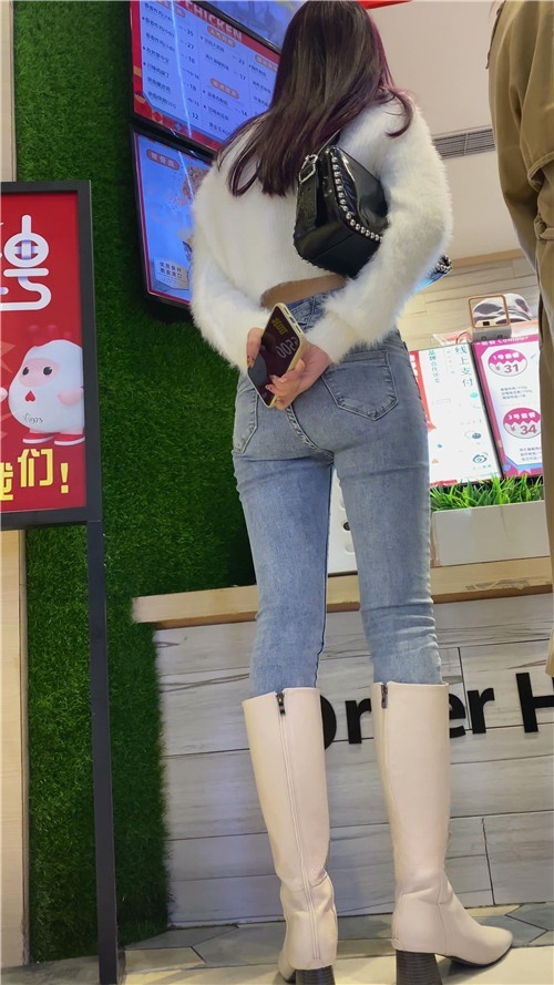 牛仔高靴美女[3.77G/MP4]