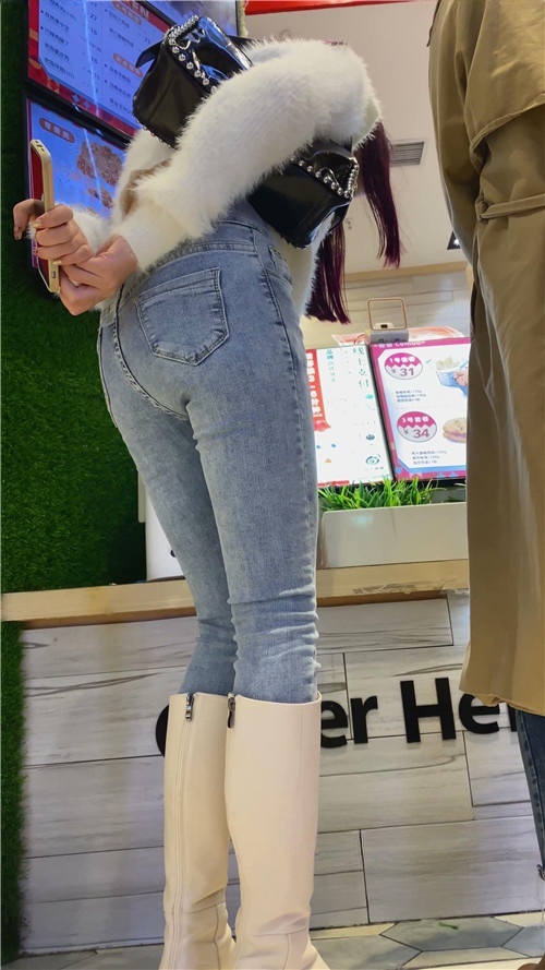 牛仔高靴美女[3.77G/MP4]