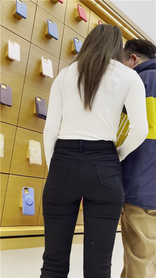 黑色紧牛美女[1.31G/MP4]