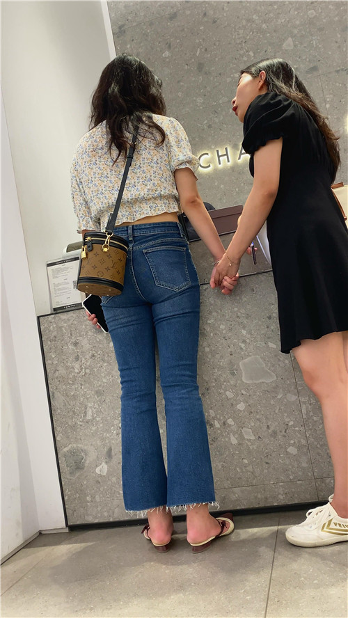 蓝牛闺蜜[6.25G/MP4]