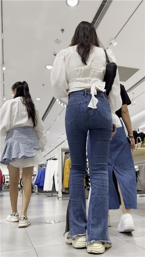 高挑的牛仔美女[4.96G/MP4]