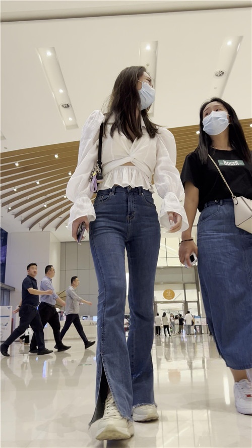 高挑的牛仔美女[4.96G/MP4]