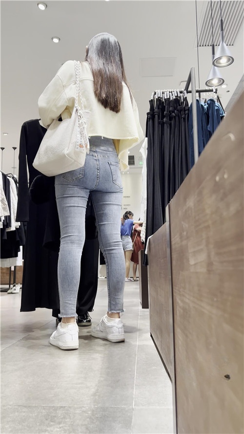 饱满气质牛仔美女[3.43G/MP4]