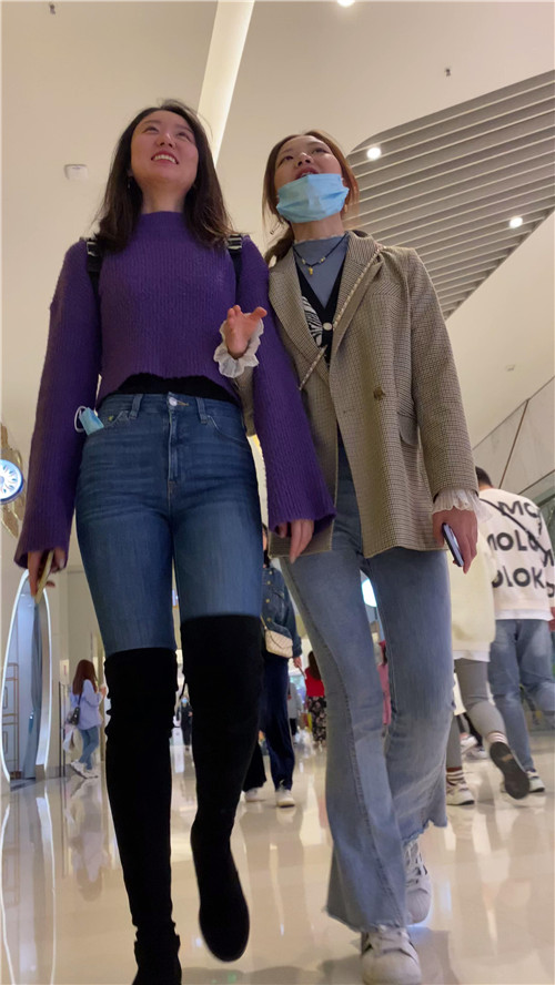 漂亮的高靴气质美女[10.65G/MP4]