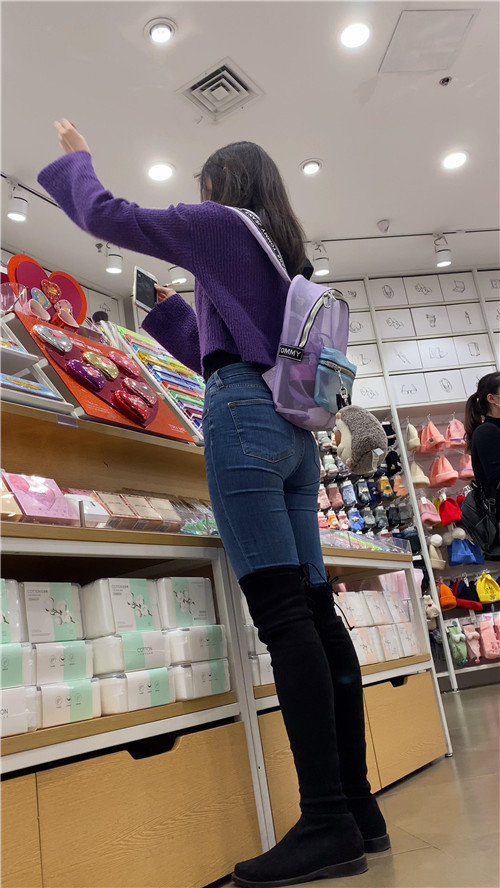 漂亮的高靴气质美女[10.65G/MP4]