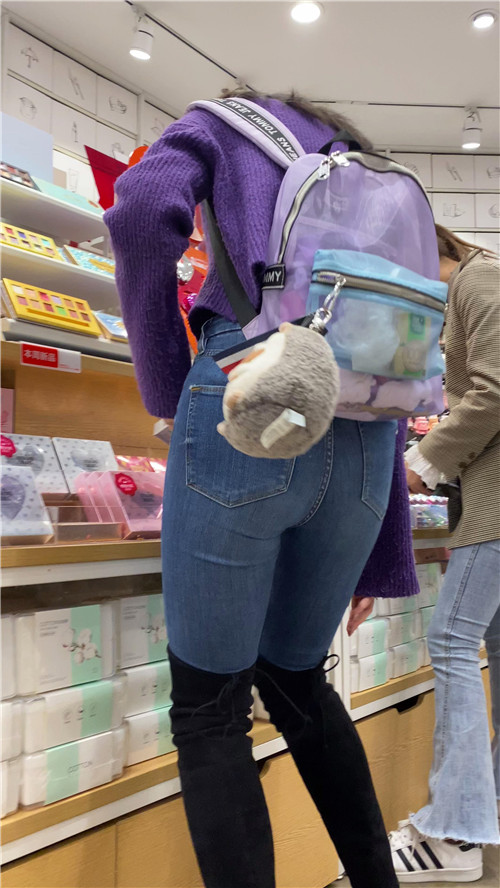 漂亮的高靴气质美女[10.65G/MP4]