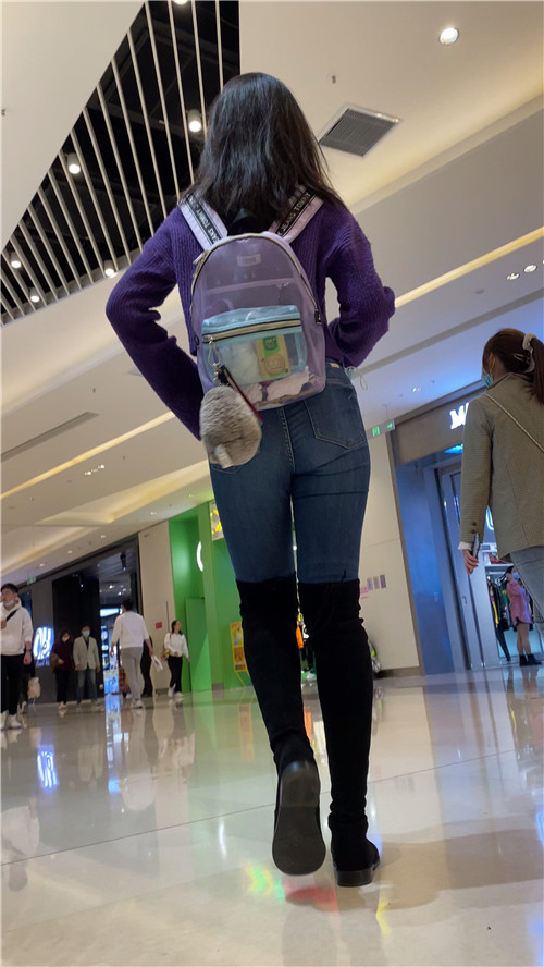 漂亮的高靴气质美女[10.65G/MP4]