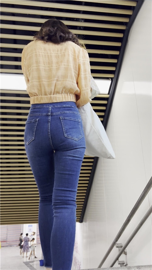 紧牛美妇[4.39G/MP4]