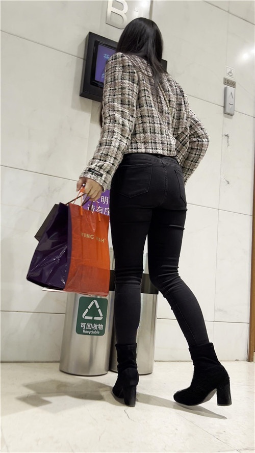 黑牛美女[2.24G/MP4]