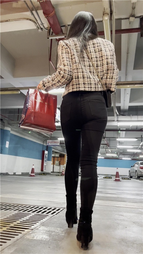 黑牛美女[2.24G/MP4]