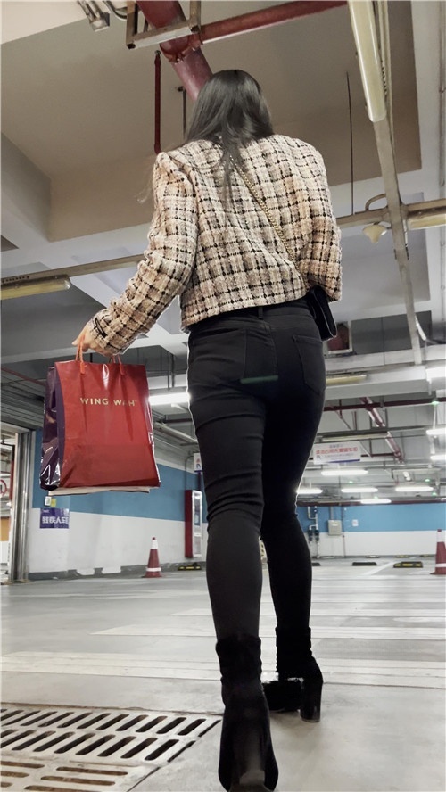 黑牛美女[2.24G/MP4]