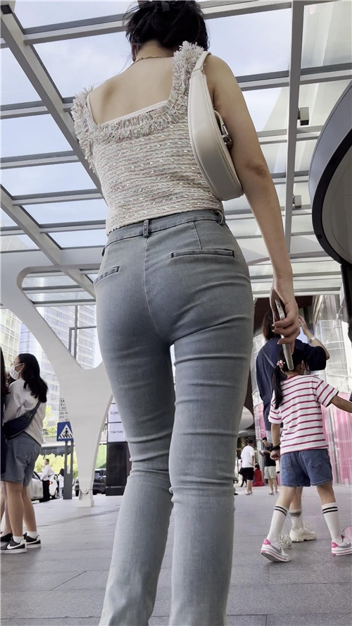 紧牛美女[1.29G/MP4]