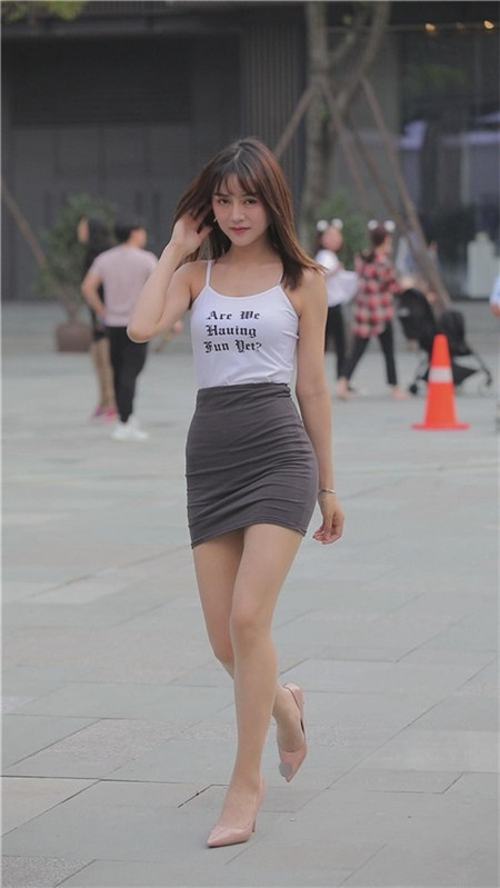 （视频）蜜桃包臀裙美女[809M/MP4] +（高清图片） (660P)[7.15G/JPG]