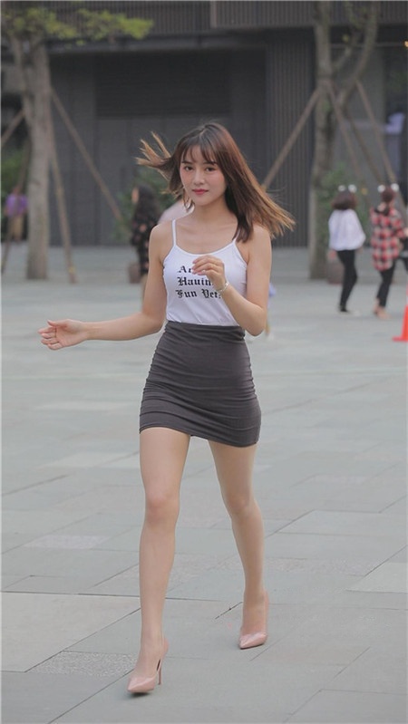 （视频）蜜桃包臀裙美女[809M/MP4] +（高清图片） (660P)[7.15G/JPG]