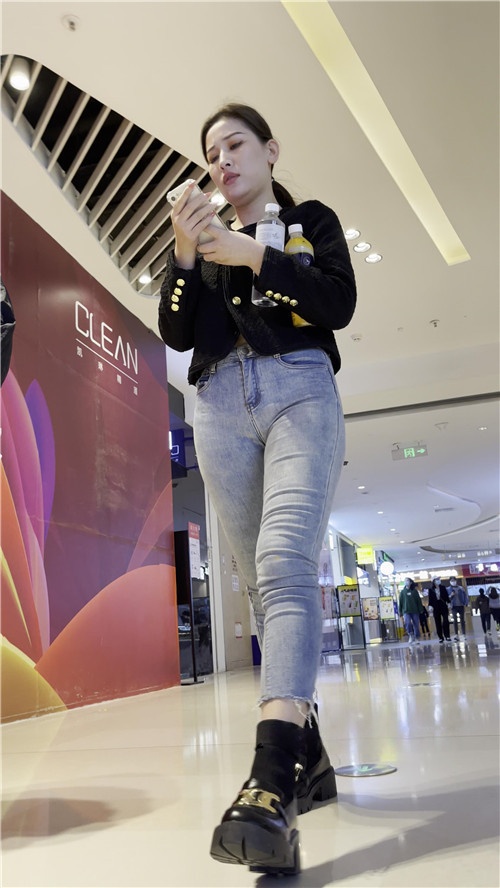 黑衣牛仔闺蜜[2.03G/MP4]