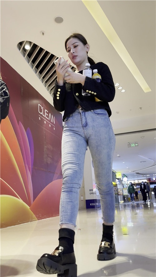 黑衣牛仔闺蜜[2.03G/MP4]