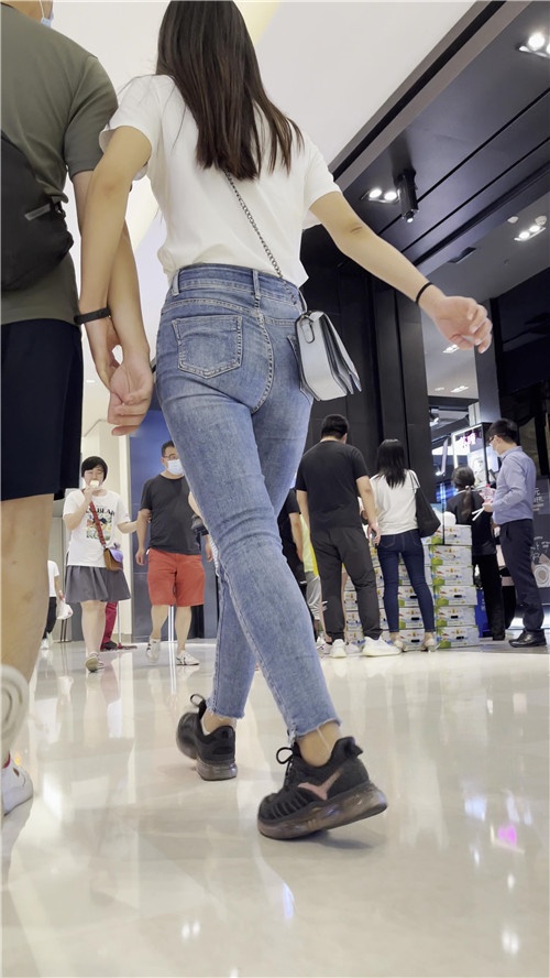 蓝牛女友[843M/MP4]