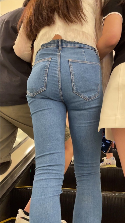 极品紧牛美女[2.72G/MP4]