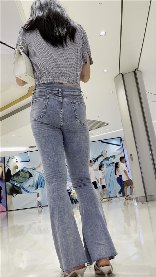 紧身蓝牛仔小姐姐[4.06G/MP4]