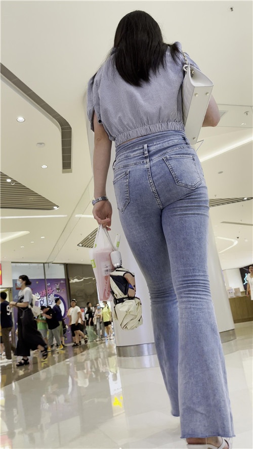 紧身蓝牛仔小姐姐[4.06G/MP4]