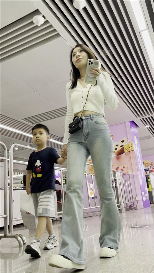 圆润紧牛美女[1.65G/MP4]