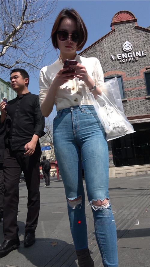 短发紧牛小姐姐[2.32G/MP4]