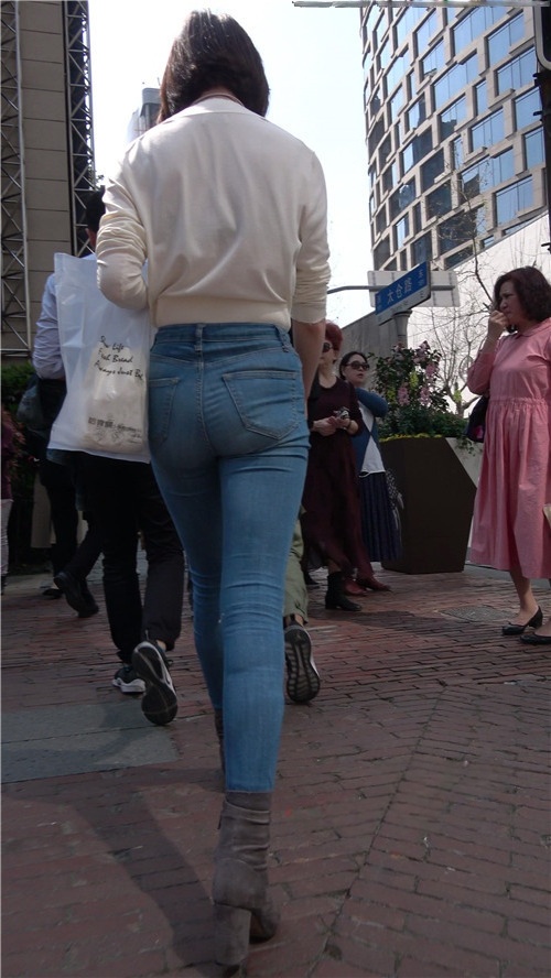 短发紧牛小姐姐[2.32G/MP4]