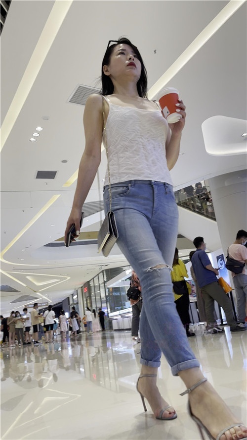 气质高跟浅色牛仔裤美眉[2.47G/MP4]