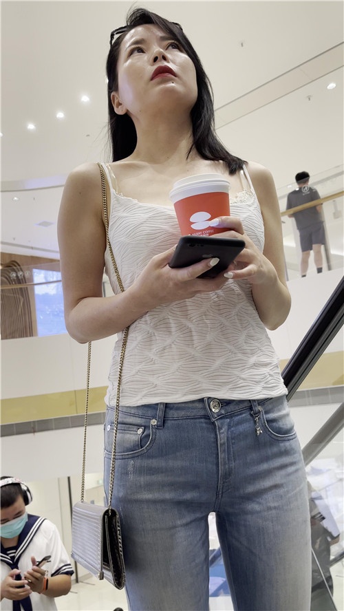 气质高跟浅色牛仔裤美眉[2.47G/MP4]