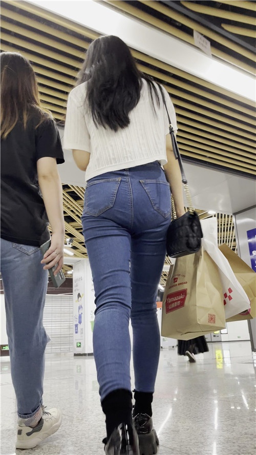 漂亮的牛仔闺蜜[902M/MP4]