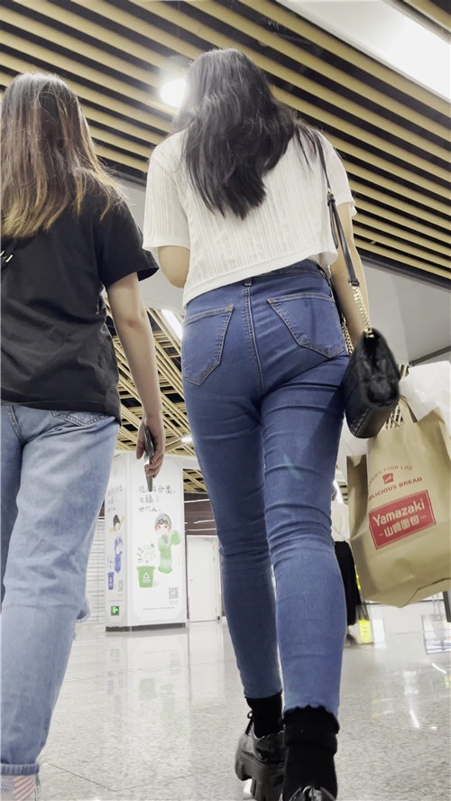 漂亮的牛仔闺蜜[902M/MP4]