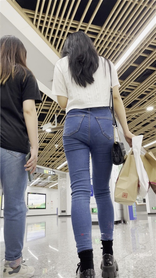 漂亮的牛仔闺蜜[902M/MP4]