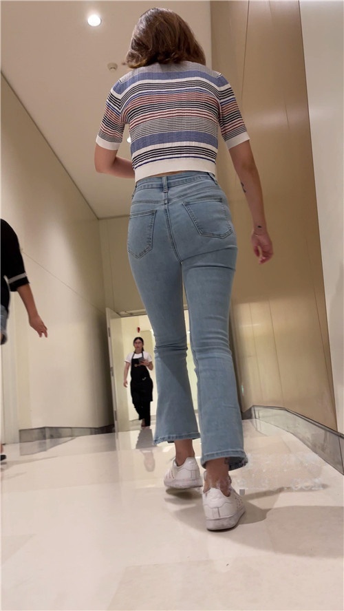 圆润牛仔小姐姐[476M/MP4]