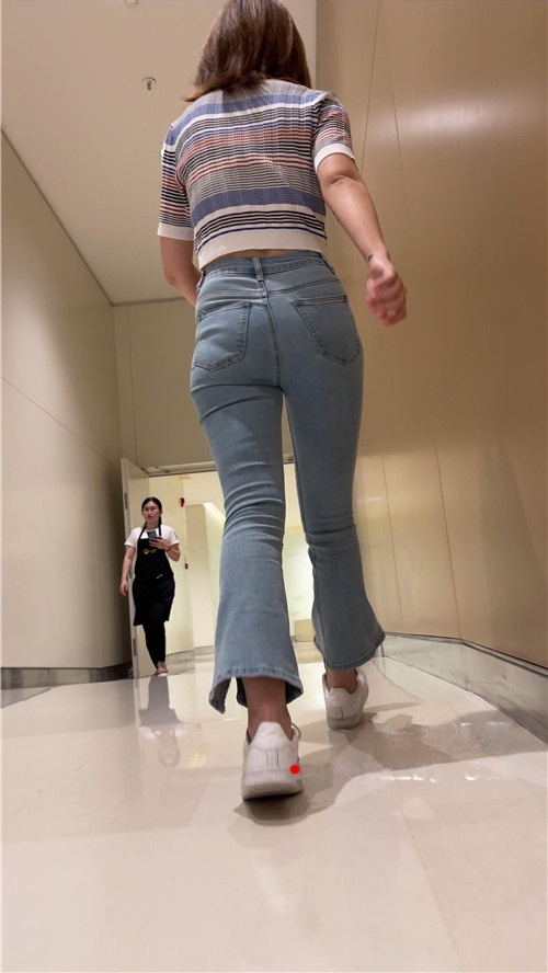 圆润牛仔小姐姐[476M/MP4]