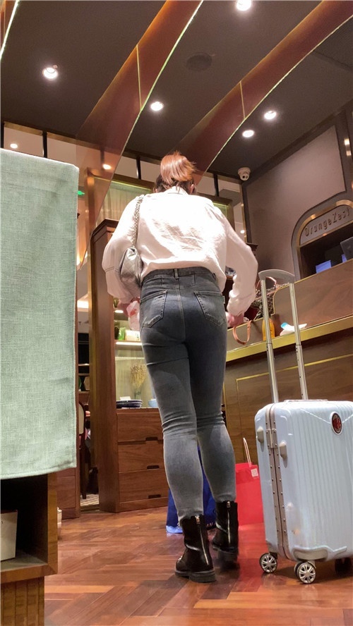 漂亮的紧牛小姐姐[3.09G/MP4]