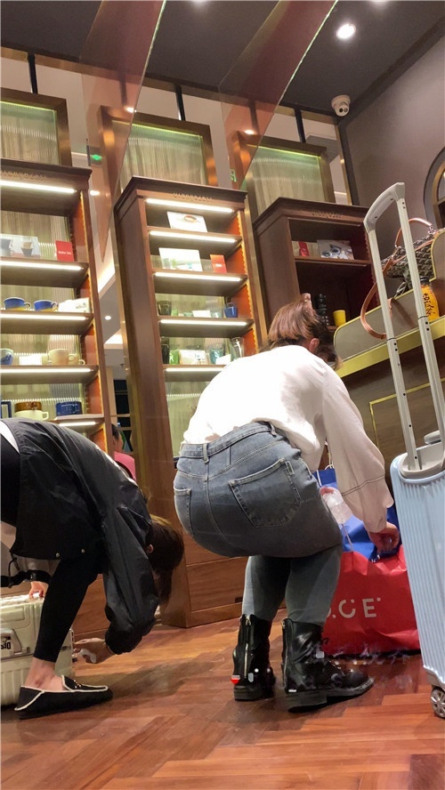 漂亮的紧牛小姐姐[3.09G/MP4]