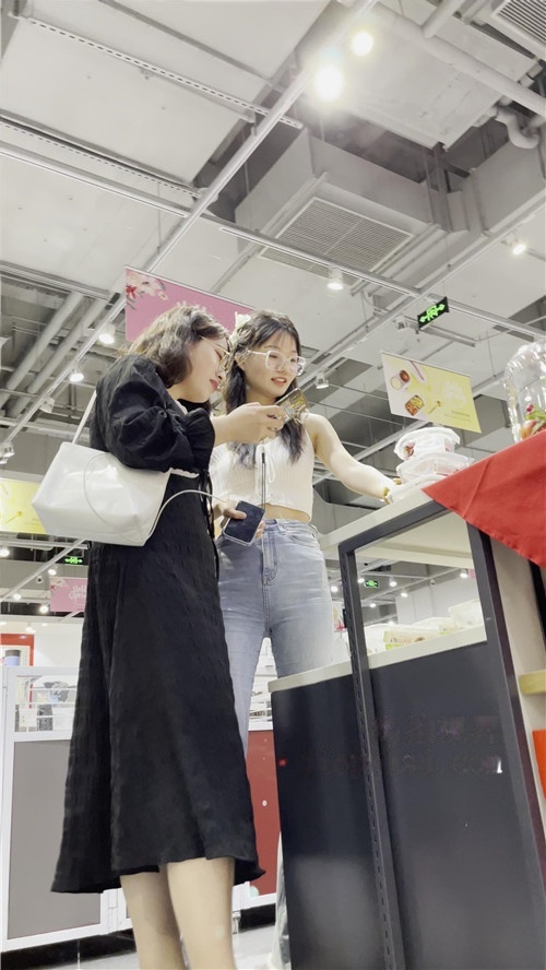 高腰紧牛MM[1.36G/MP4]