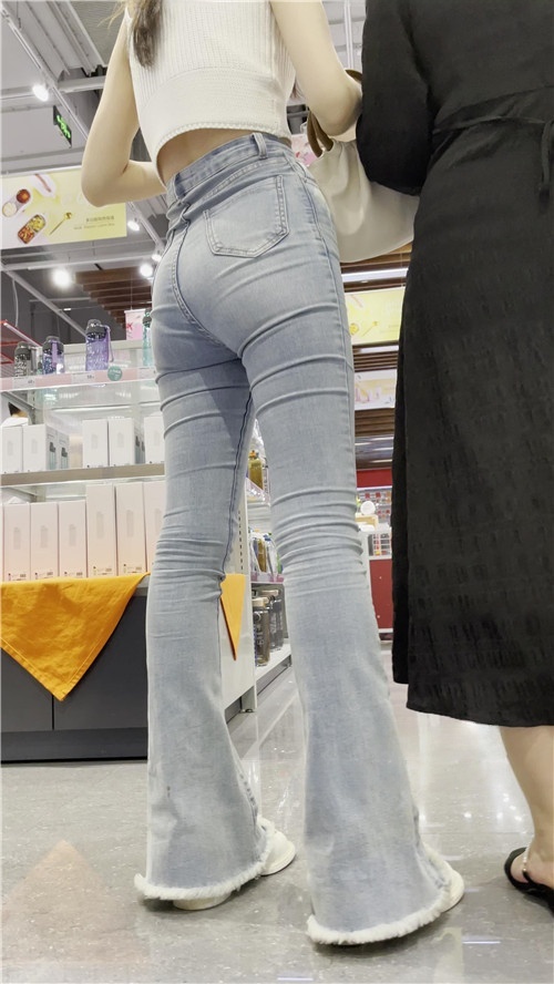 高腰紧牛MM[1.36G/MP4]